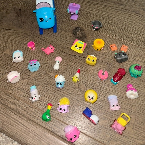29 Shopkin Figures - Picture 2 of 2